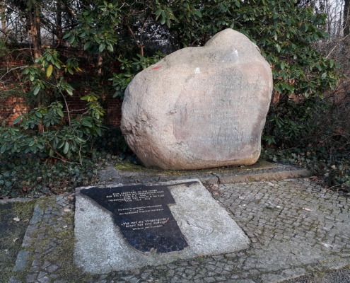 Sogenannter Herero-Stein auf dem Friedhof am Columbiadamm, Berlin
