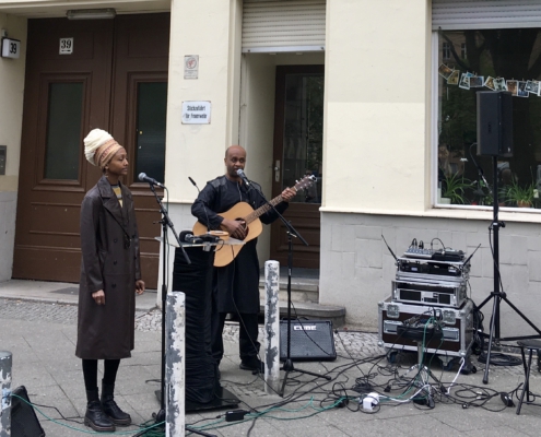 Musikalischer Beitrag von Sauti é Haala bei der Einweihung